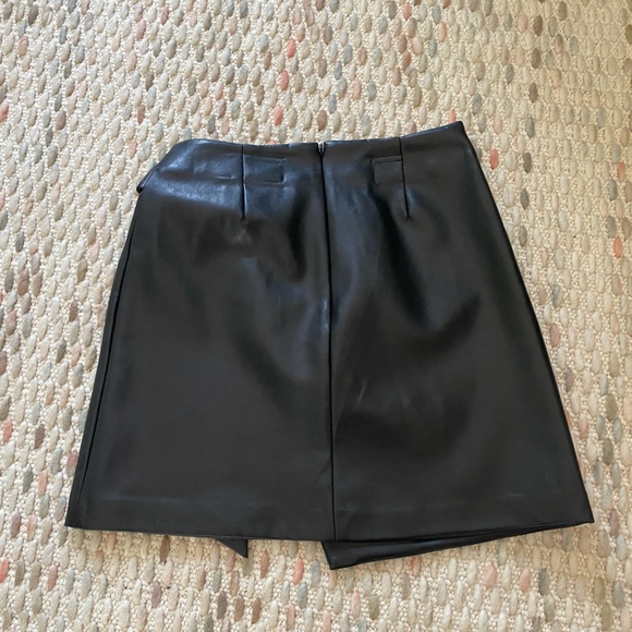 vegan leather miniskirt aritzia - Picture 2 of 6